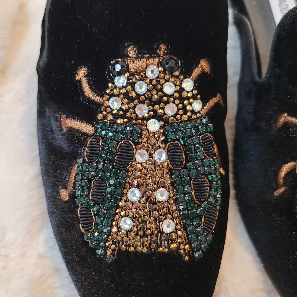 Steve Madden New Black Velour Scarab Beetle Jeweled Slip On Shoes Size 6 - Picture 2 of 4
